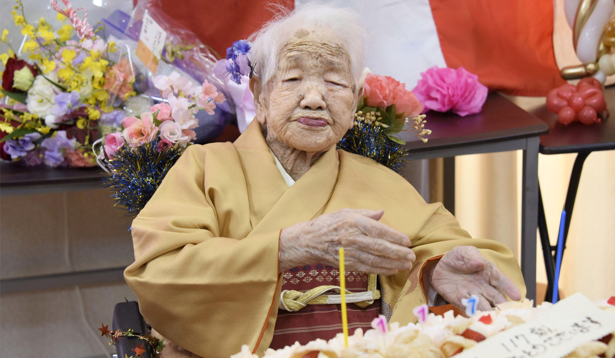 Kane Tanaka: Japanese woman certified world's oldest person dies